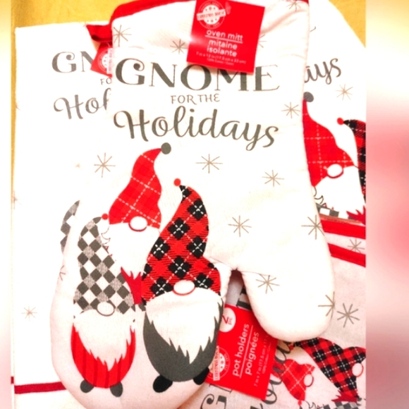 Other - New 5 PC kitchen set Gnome for the Holidays